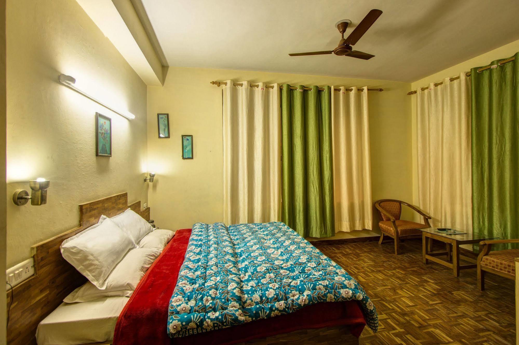 Kalinga Grand Hotel Manāli Exteriör bild