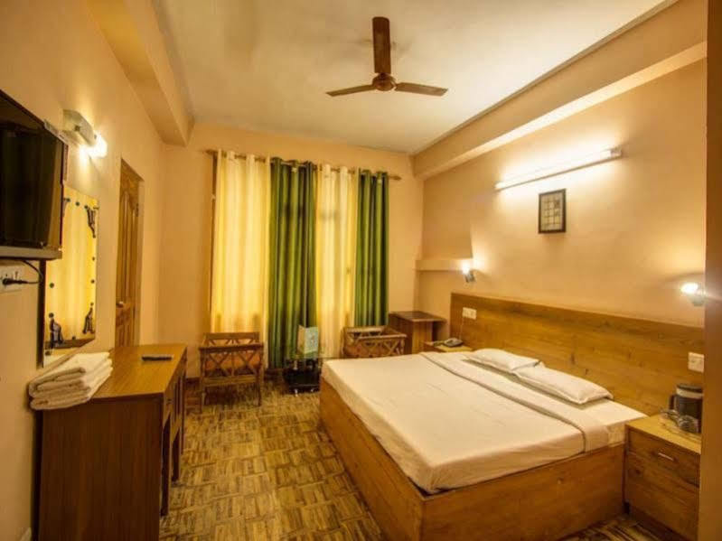 Kalinga Grand Hotel Manāli Exteriör bild
