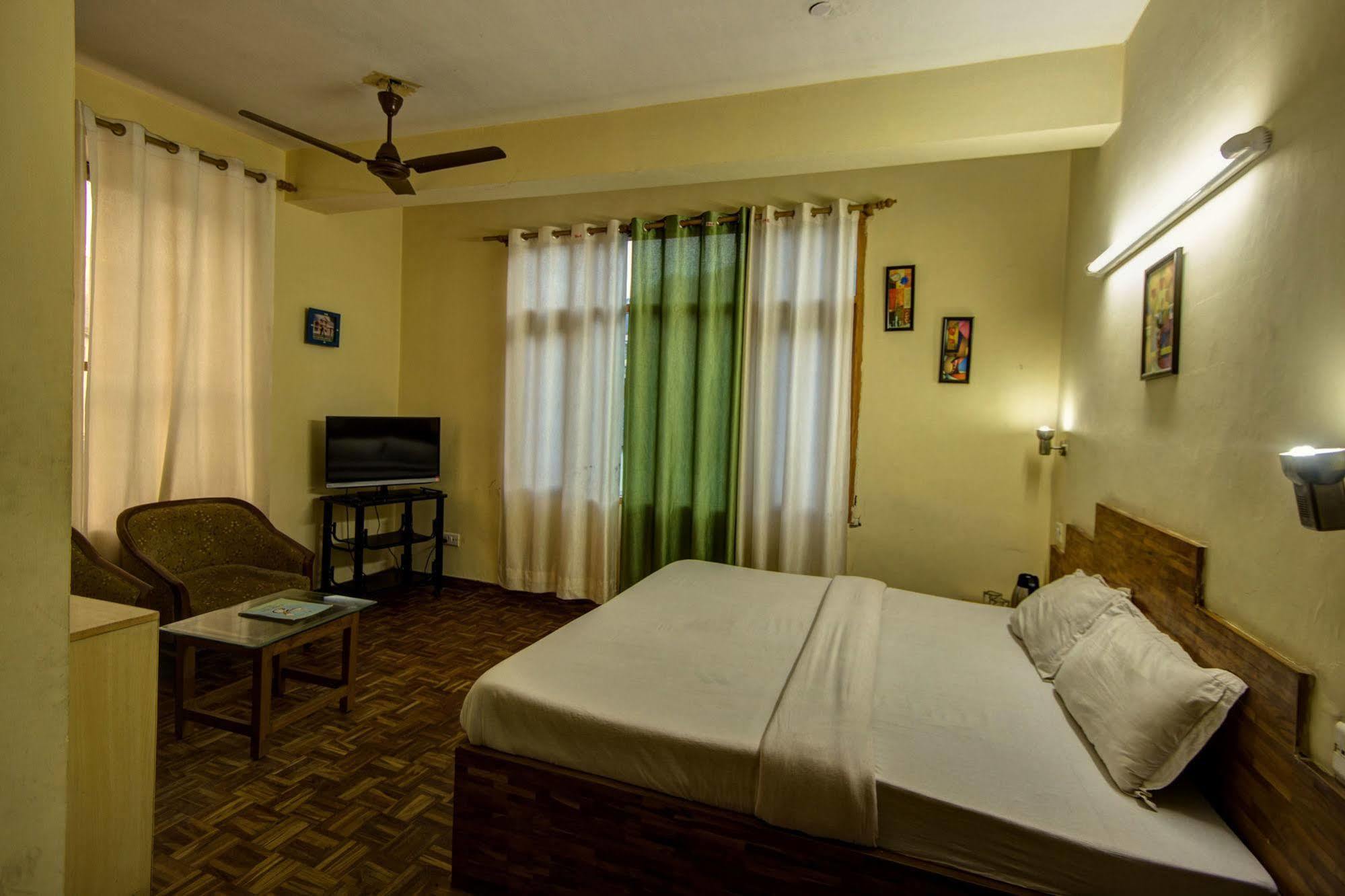 Kalinga Grand Hotel Manāli Exteriör bild