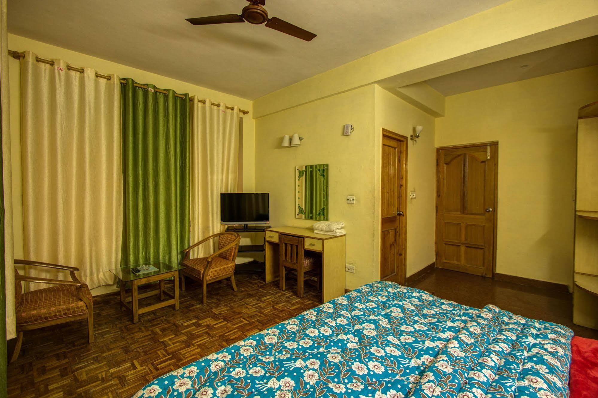 Kalinga Grand Hotel Manāli Exteriör bild