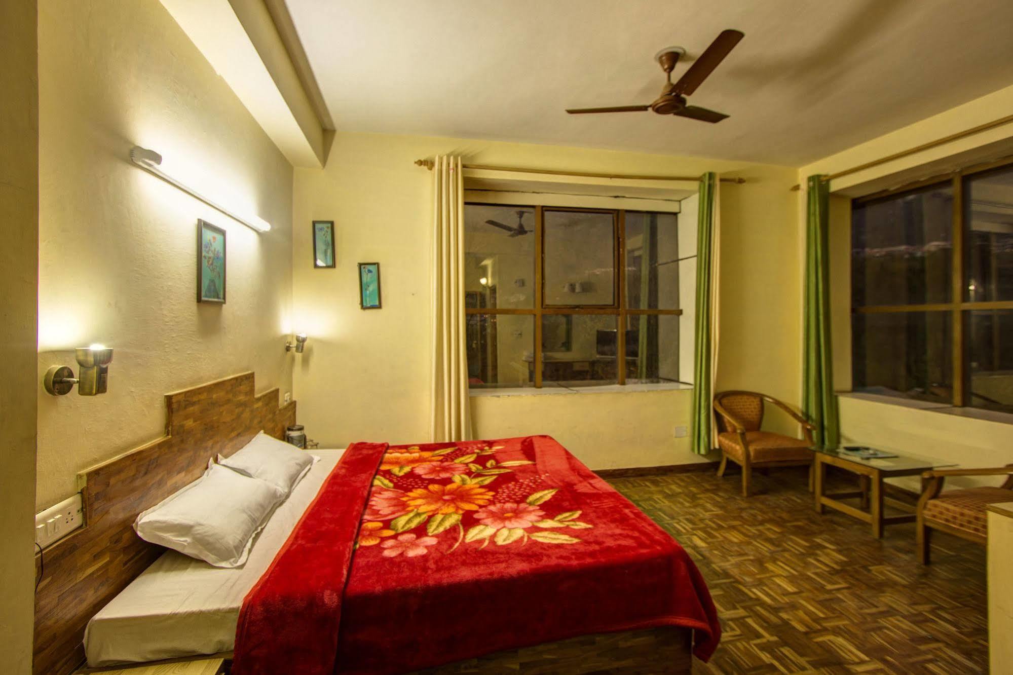 Kalinga Grand Hotel Manāli Exteriör bild