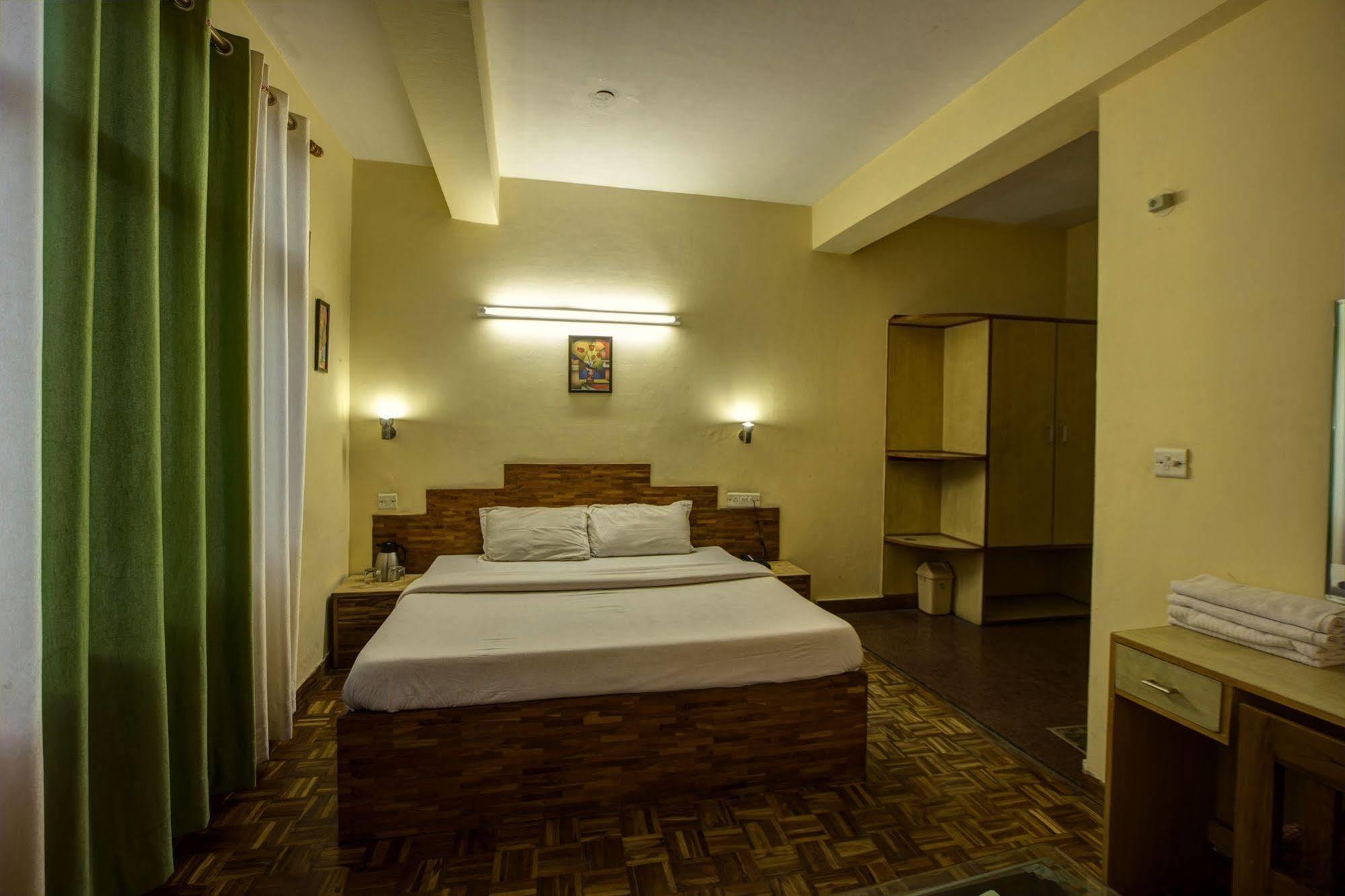Kalinga Grand Hotel Manāli Exteriör bild