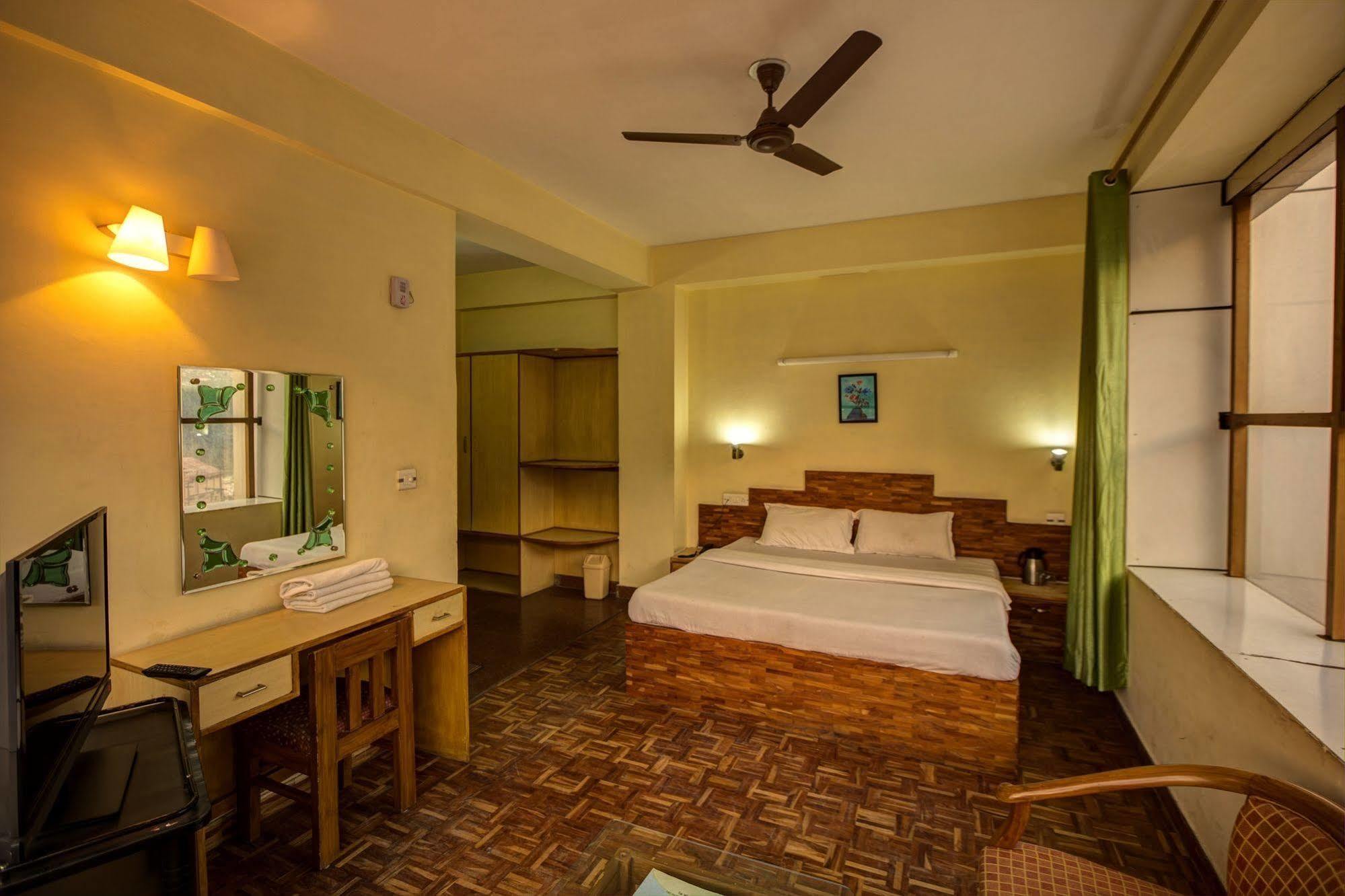 Kalinga Grand Hotel Manāli Exteriör bild