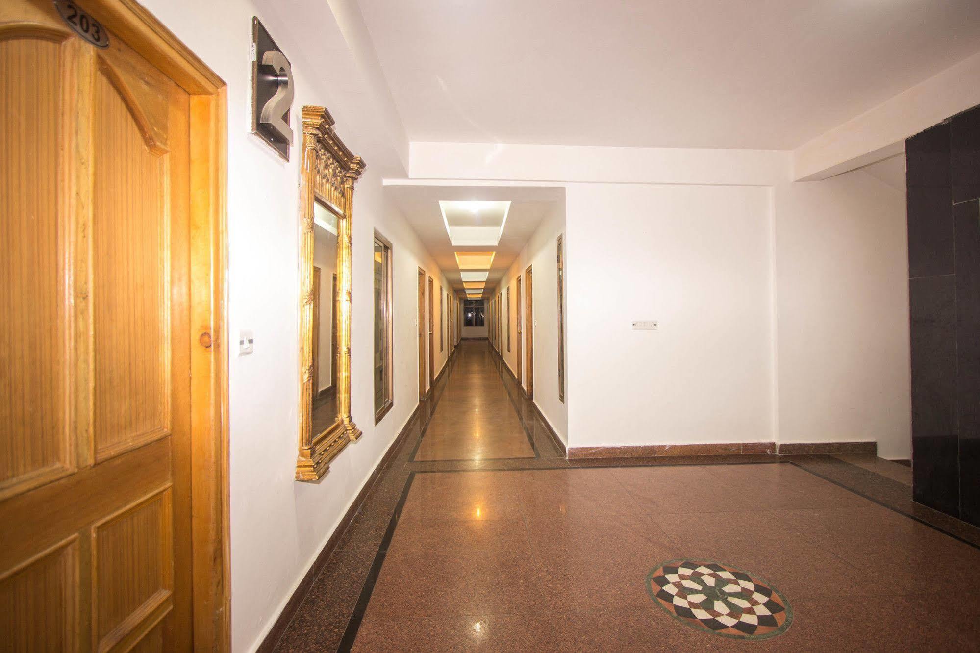 Kalinga Grand Hotel Manāli Exteriör bild